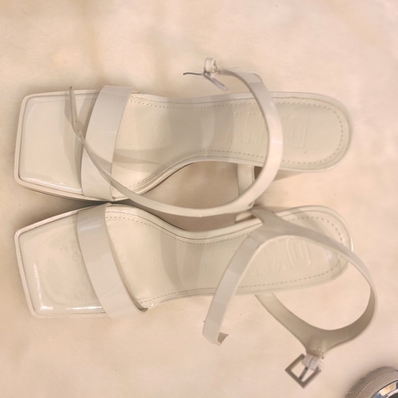 Dkny platform high heel (new) - Picture 2 of 5